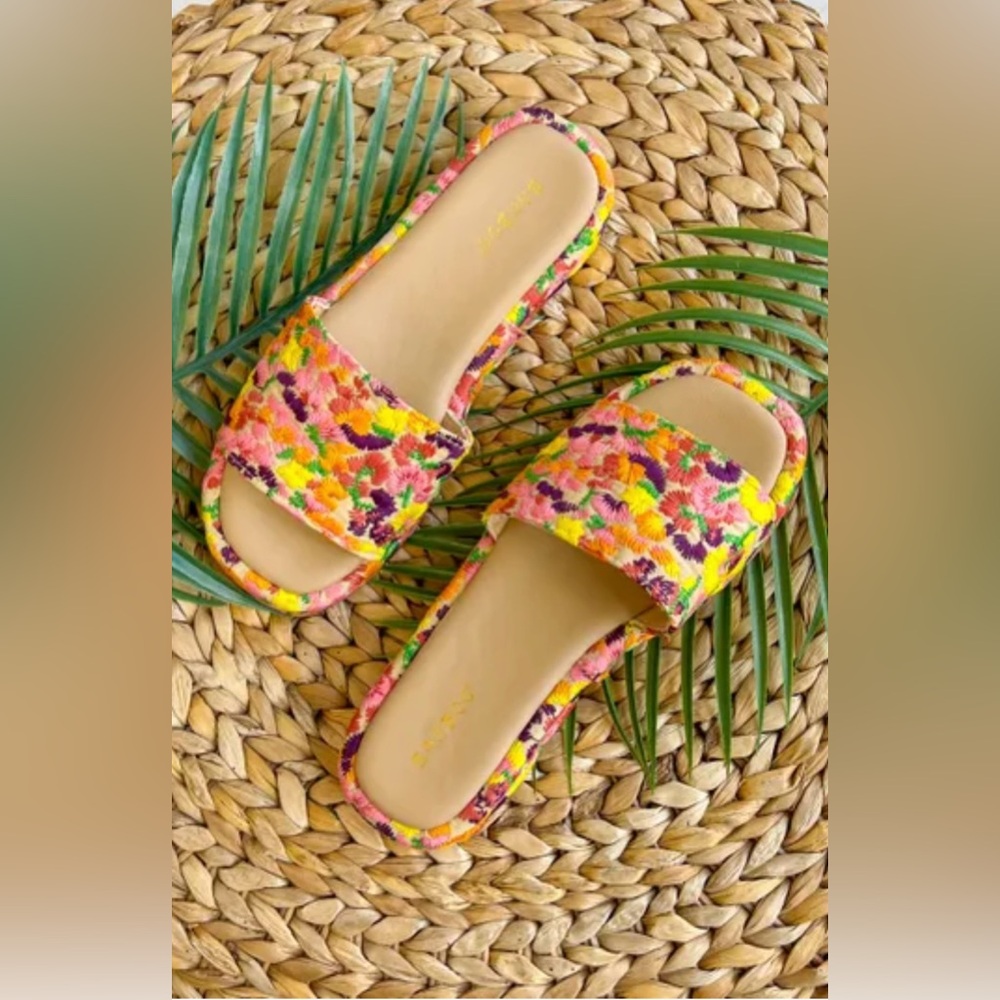 NIB Colorful Floral Slide Sandals